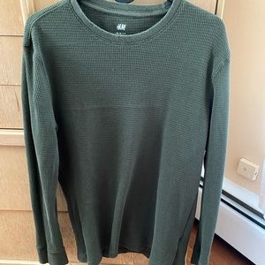 H&M dark green knit long sleeved men’s shirt